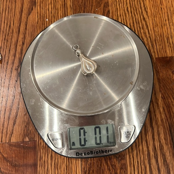 Vintage silver perfume bottle pendant - Picture 5 of 5